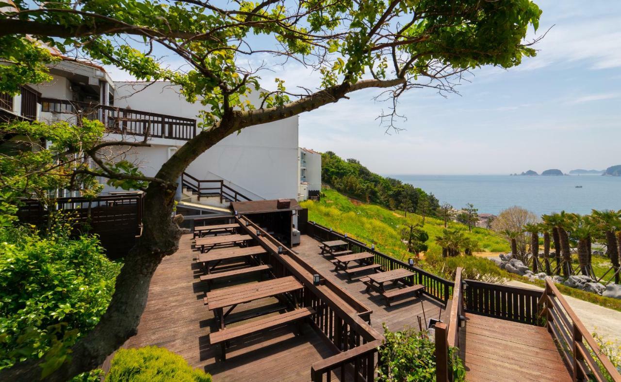 Windy Hill Resort Geoje Exterior foto